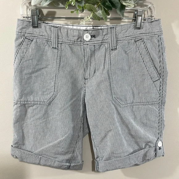Eddie Bauer Pinstriped Cuffed Shorts Navy and White 2 - Picture 1 of 14